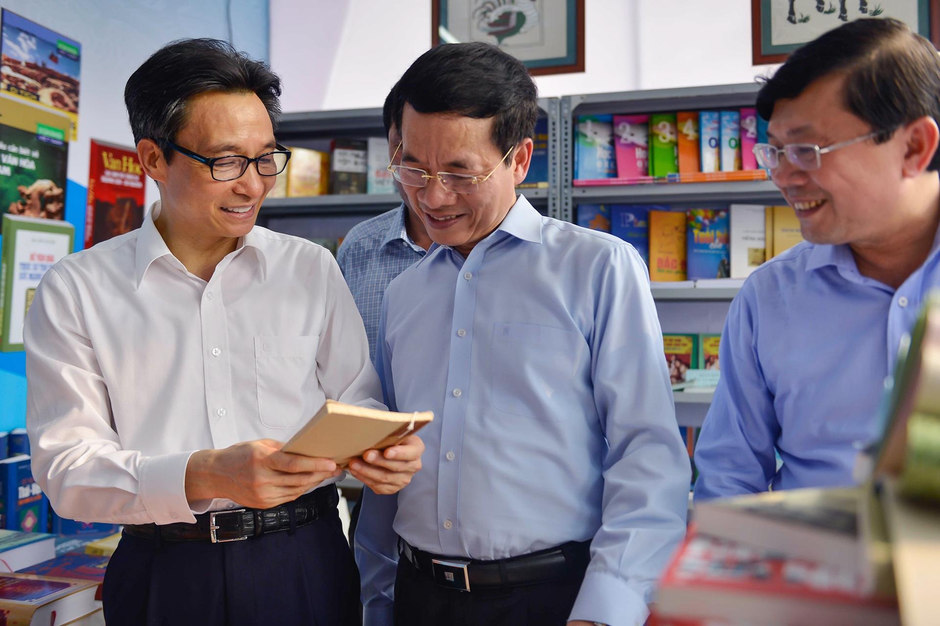 Khai mac Ngay Sach Viet Nam lan 6 anh 1