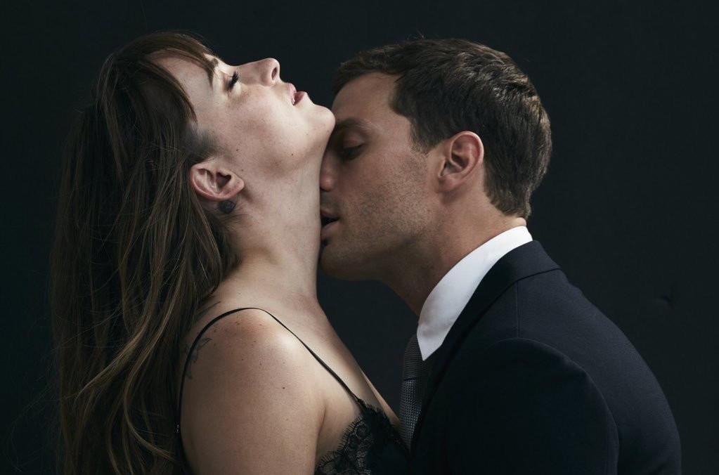 Ngoai tinh duc tran trui, sach moi cua tac gia '50 sac thai' co gi? hinh anh