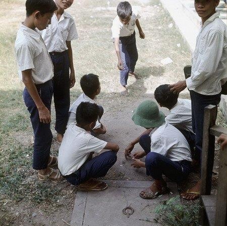 Trò chơi của trẻ em Hà Nội xưa ảnh 2 Tro choi cua tre em Ha Noi xua anh 2