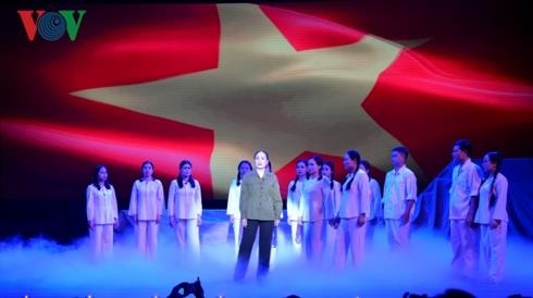 Xuc dong kich hat "Hoa lua Truong Bon" anh 1