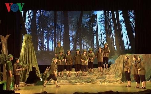 Xuc dong kich hat "Hoa lua Truong Bon" anh 3