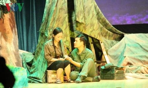 Lang dong va xuc dong voi 'Hoa lua Truong Bon' hinh anh