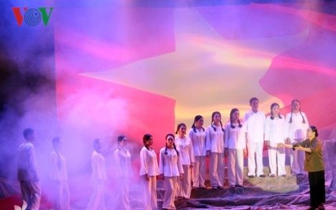 Xuc dong kich hat "Hoa lua Truong Bon" anh 6