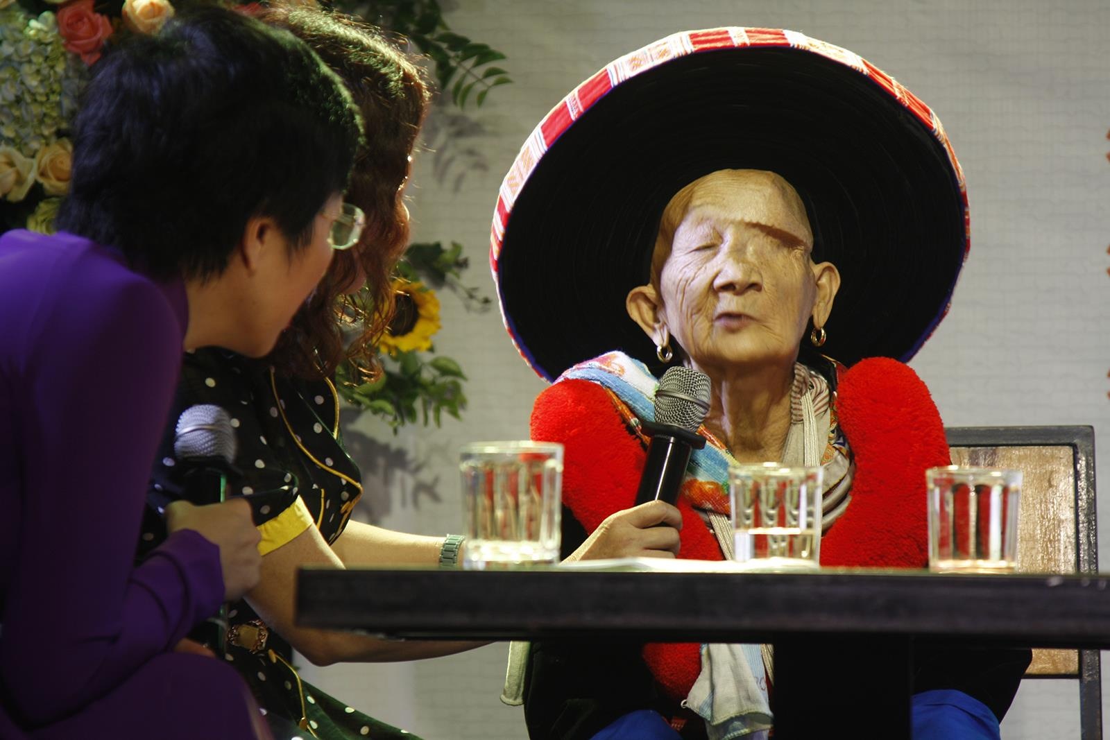 Hanh trinh tim phep mau cho nguoi phu nu bi goi 'mat quy' o Cao Bang hinh anh