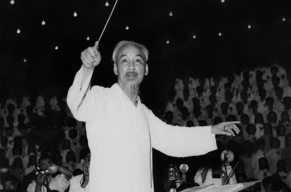 Trung bay but tich, nhieu vat dung hang ngay cua Chu tich Ho Chi Minh hinh anh