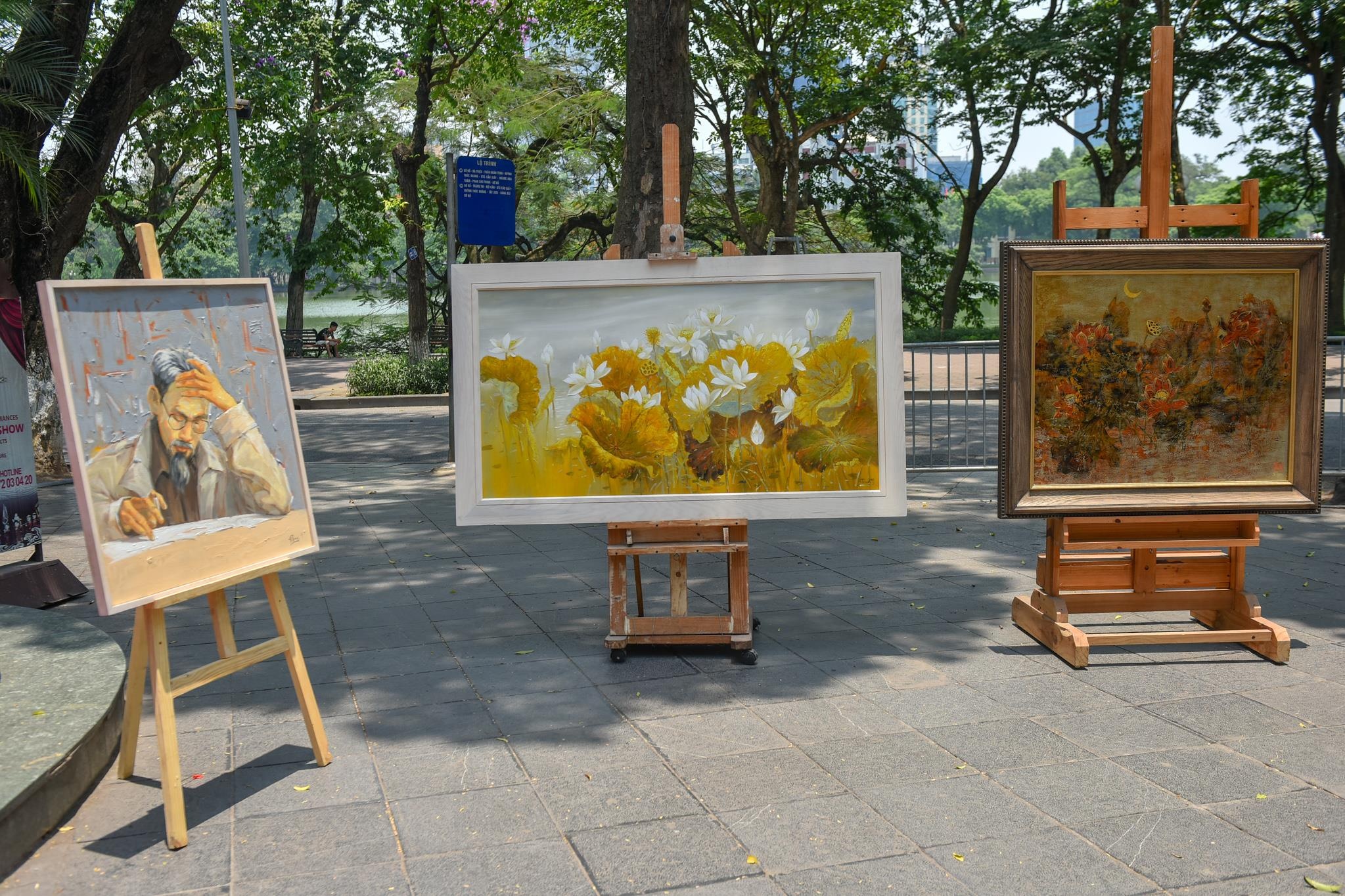 Trien lam anh ve Bac Ho anh 8