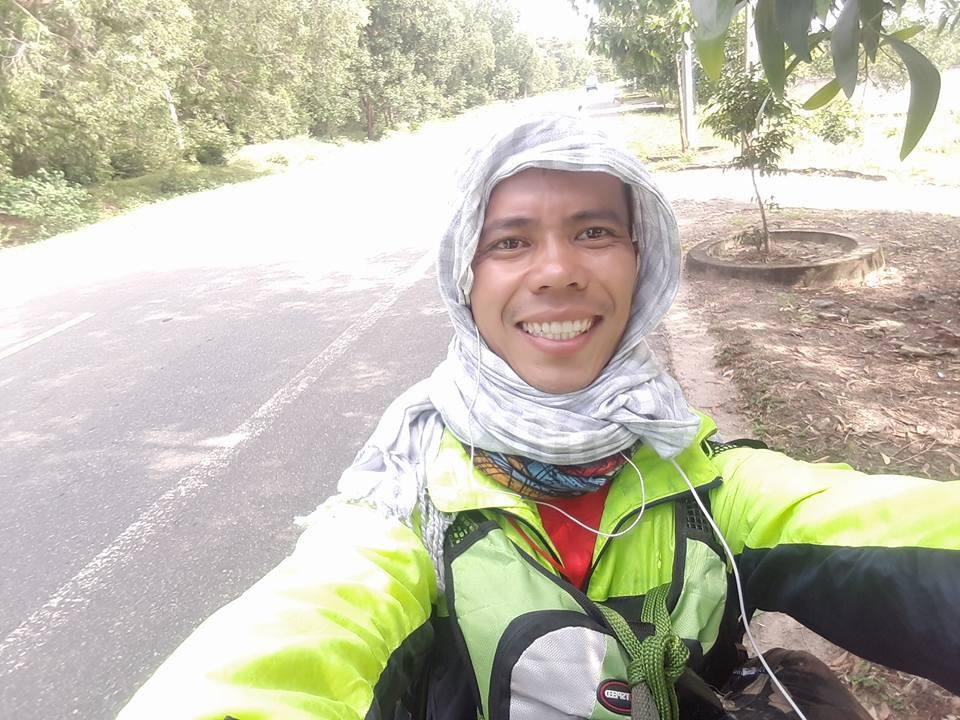 113 ngay di bo xuyen Viet chi voi 100.000 dong trong tui hinh anh