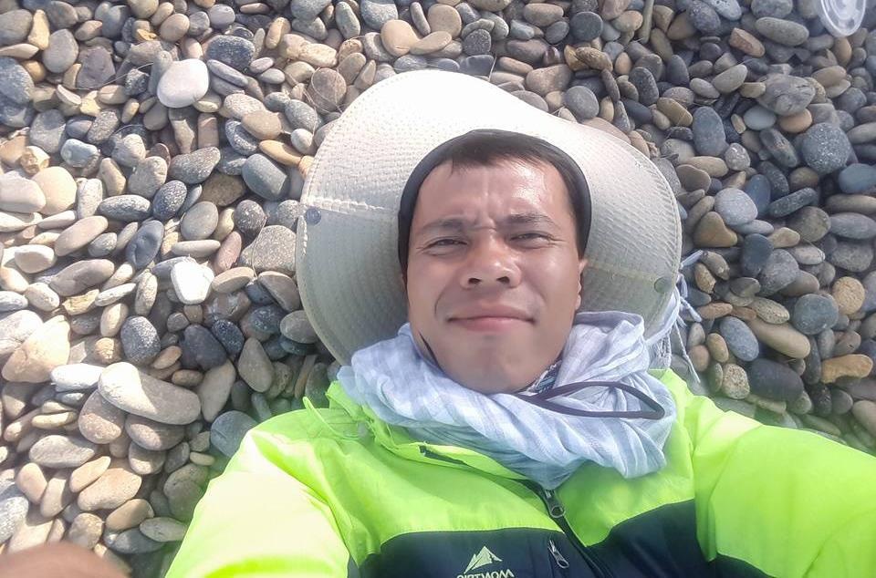 Chang trai di bo xuyen Viet anh 3