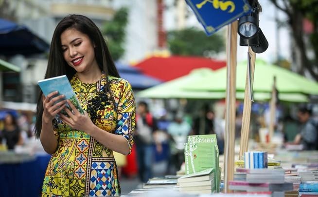 ‘Doc de thay doi tuong lai’ tai duong Nguyen Hue hinh anh