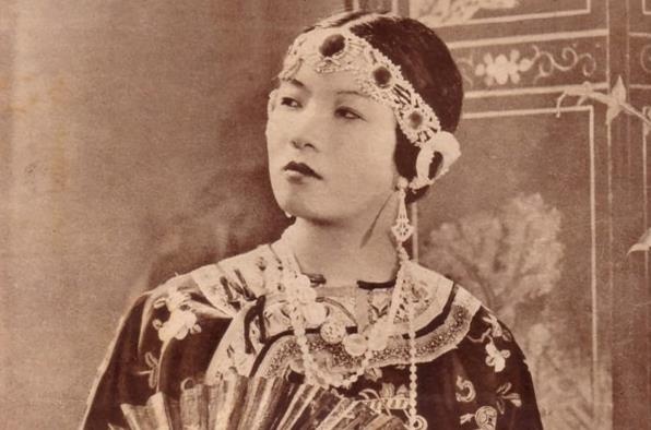 Con gai 'Hum thieng Yen The' tung la con nuoi tong thong Phap hinh anh