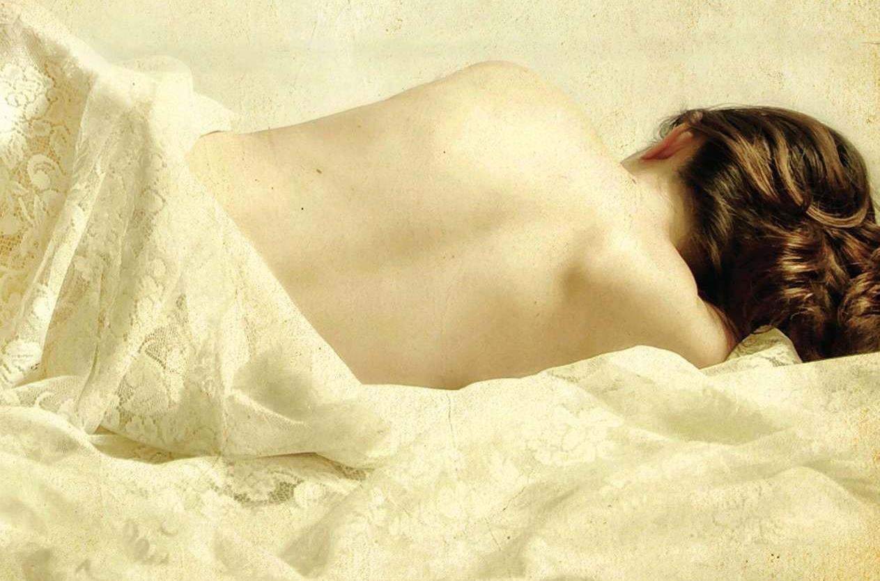 Nhung cuon sach viet ve noi dung cam ky gay tranh cai du doi hinh anh