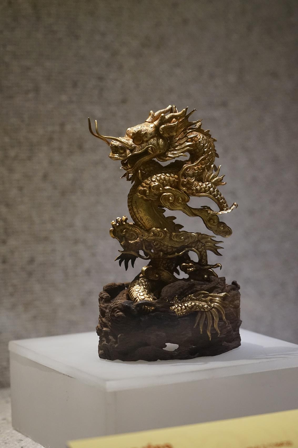 Trung bay hien vat quy ve lich su Viet Nam anh 10