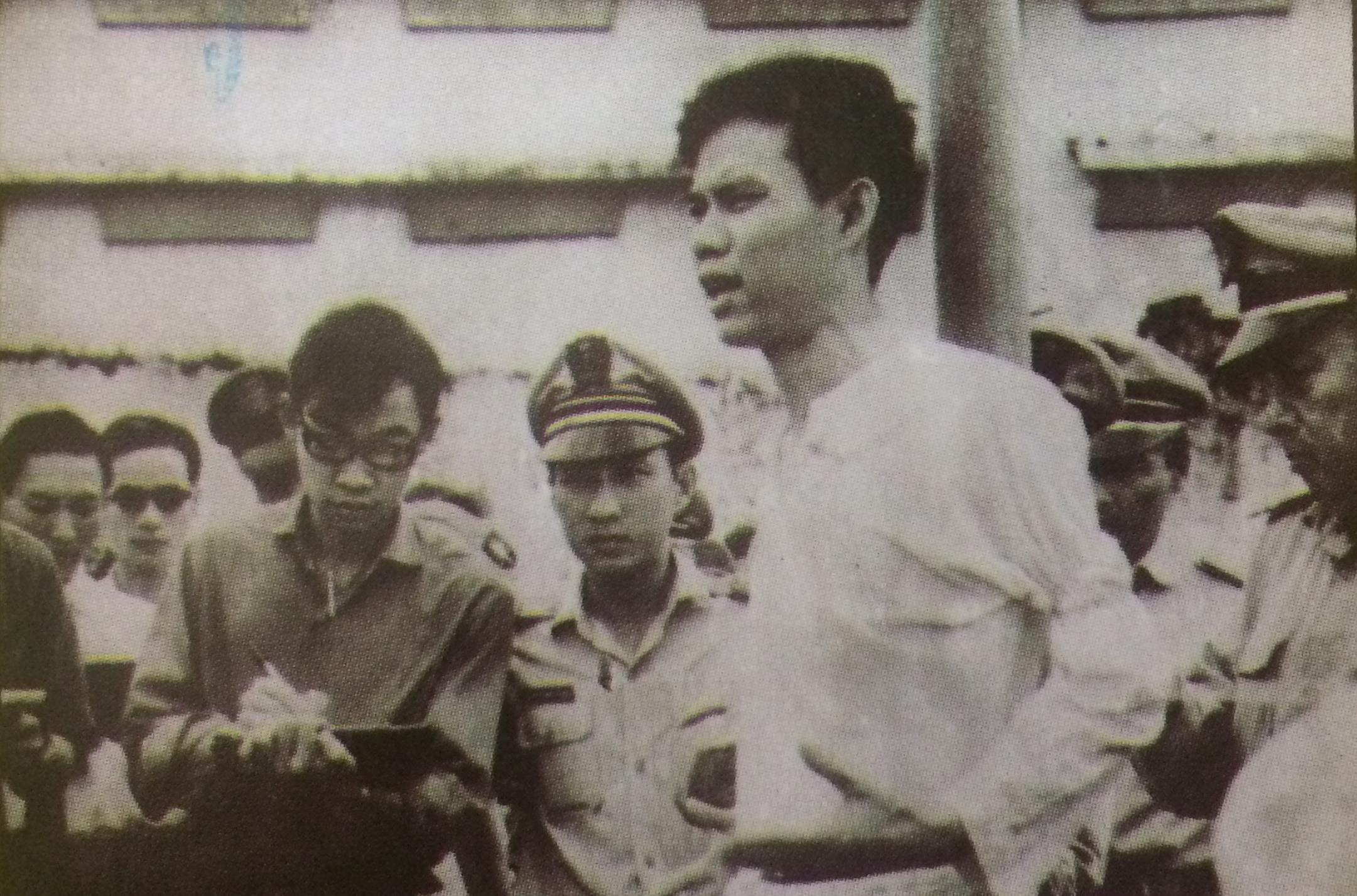 Vo anh Troi: ‘Toi chay khap noi, hoi xem xac chong dau' hinh anh