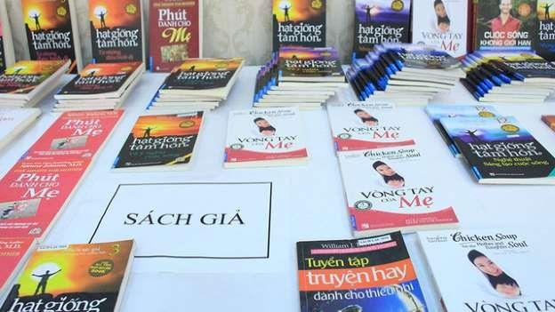 Sách lậu ngày càng tinh vi, lộng hành ảnh 1 Sach lau ngay cang tinh vi, long hanh anh 1