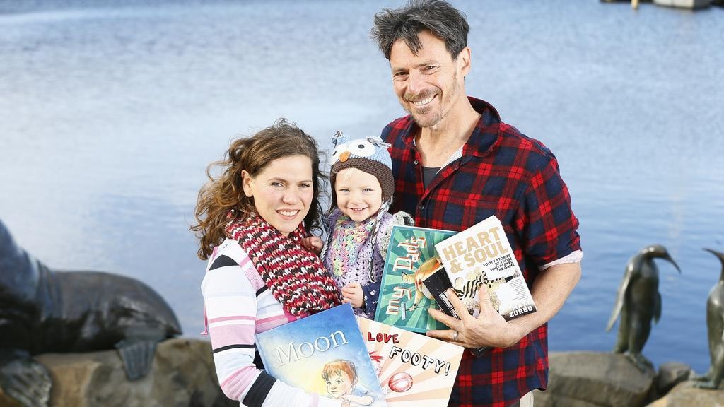 Ong bo chon thu thach viet 365 truyen trong mot nam tang con gai hinh anh