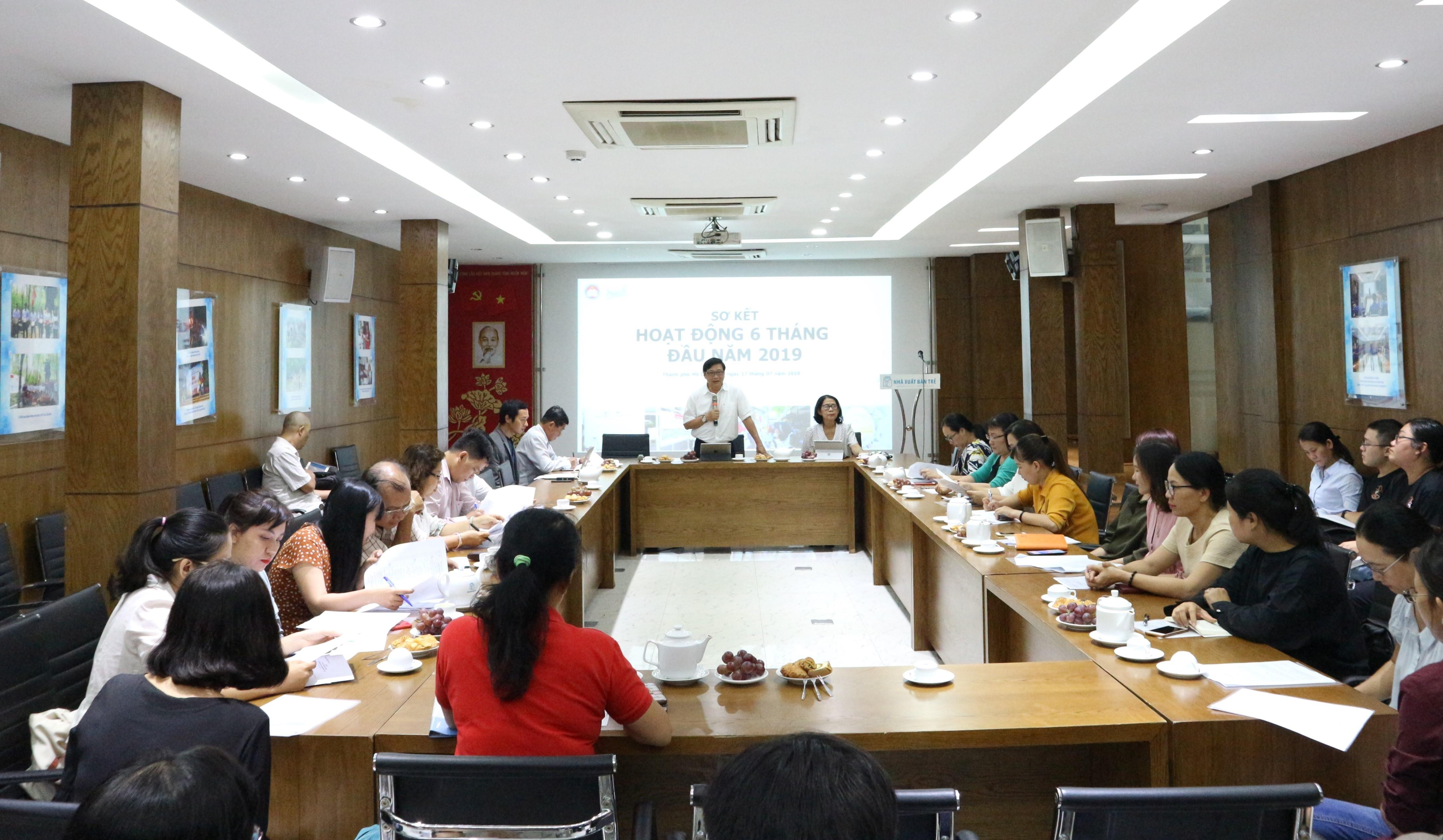 Duong sach tong ket 6 thang dau nam anh 1