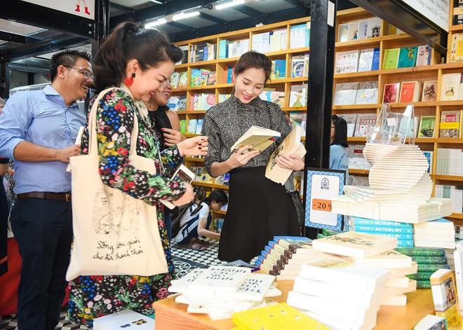 6 thang dong vui, Duong sach TP.HCM thu hon 22 ty dong hinh anh