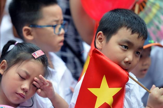 GS Hoang Tuy: 'Tang hoc phi - day ganh nang cho dan' hinh anh