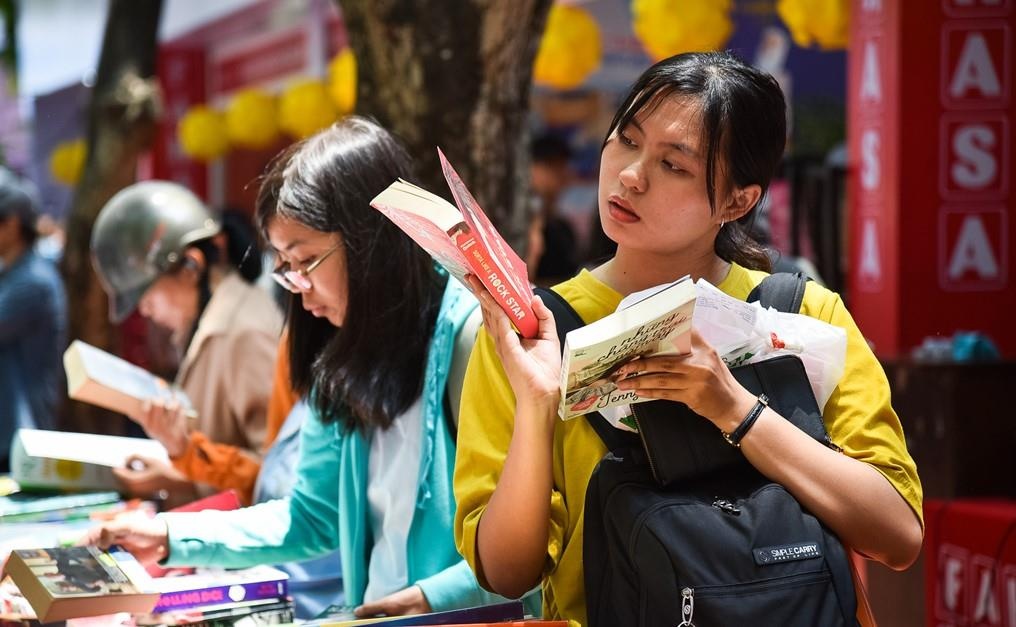 Nguoi Viet ngay cang mua nhieu sach, phat hanh tang truong hinh anh
