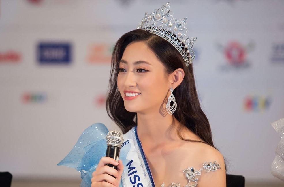 Hoa hau Thuy Linh yeu thich ‘Khi loi thuoc ve nhung vi sao’ hinh anh