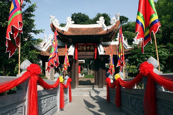 Ngoi den thieng o ho Truc Bach hinh anh