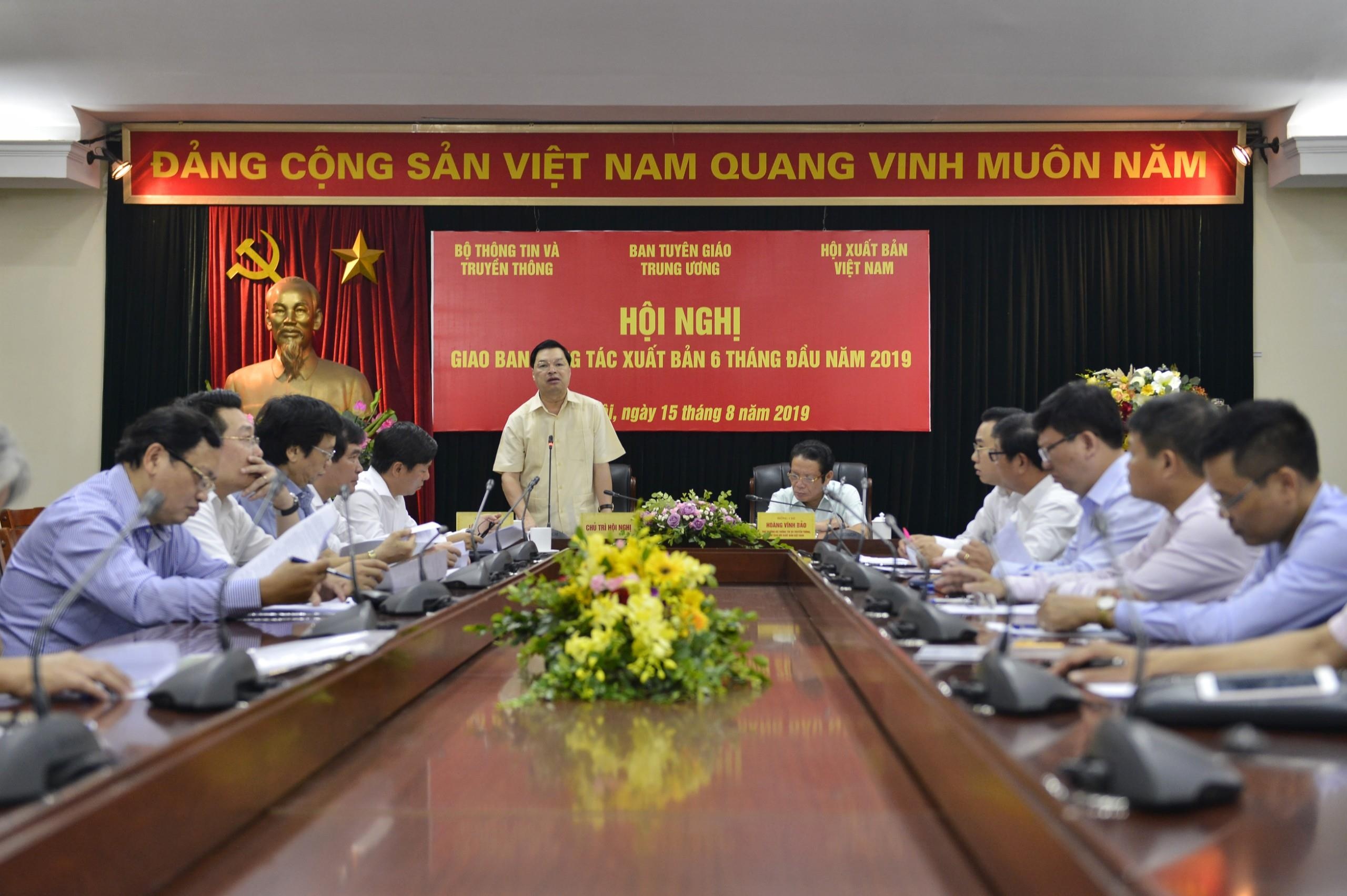 Hoi nghi xuat ban 6 thang dau nam anh 1