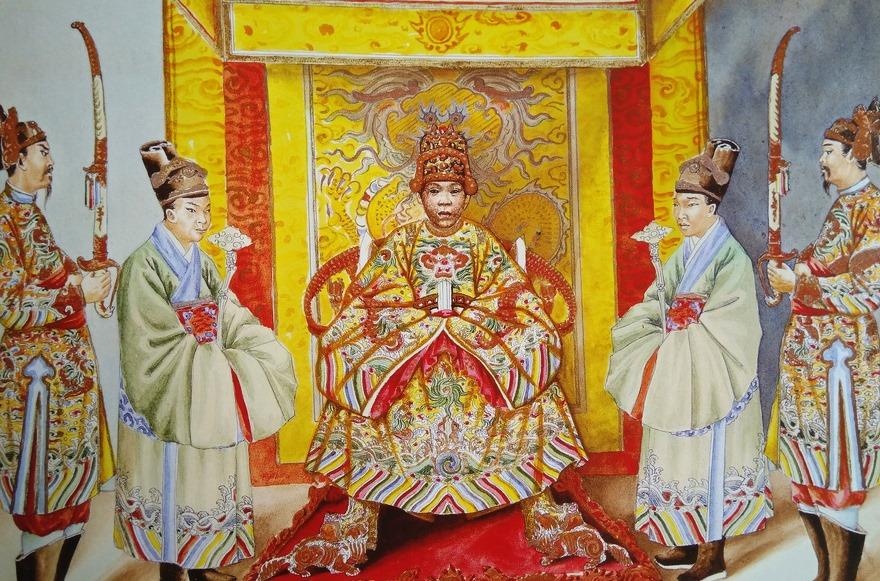 Vua va hoang toc duoc huong luong bong nhu the nao? hinh anh