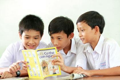 Chuyen lu tre lap thu vien gia dinh hinh anh