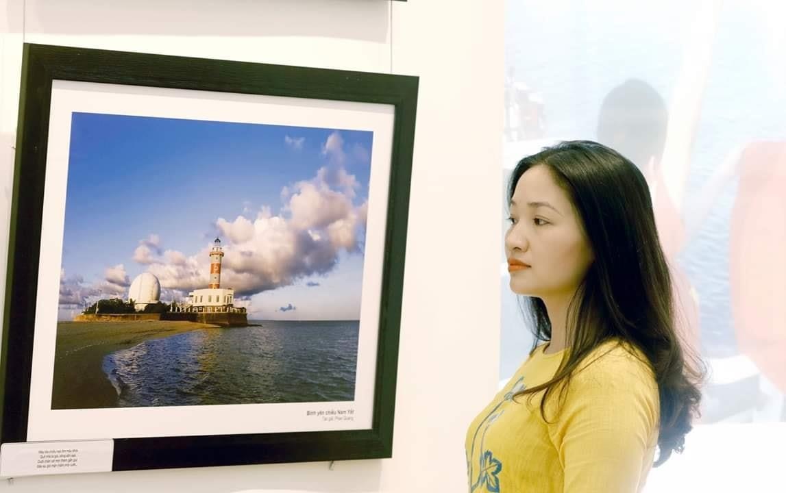 Triển lãm, ra mắt sách về Trường Sa ảnh 1 Trien lam, ra mat sach ve Truong Sa anh 1