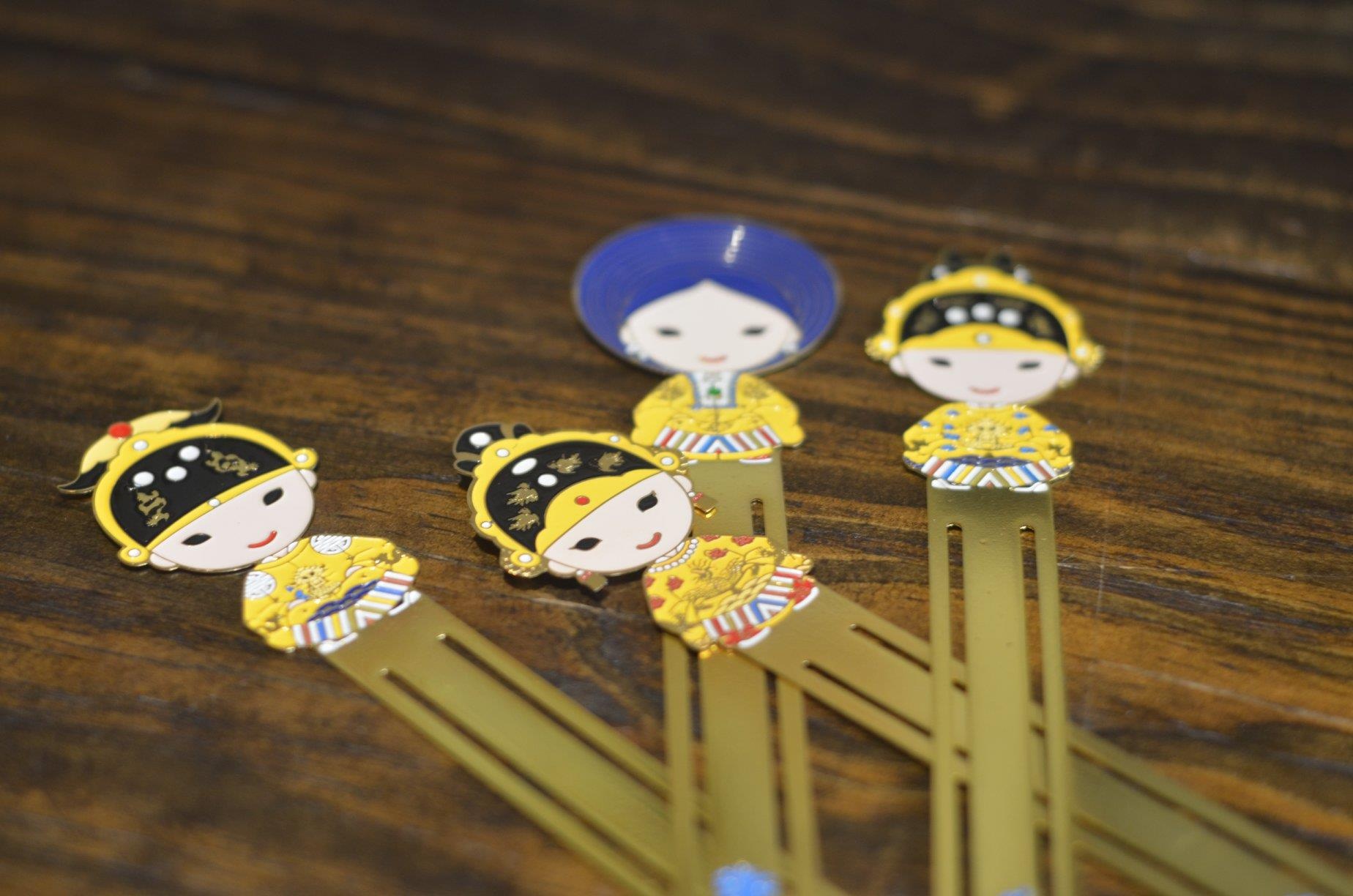 Dua hinh anh vua, hau trieu Nguyen len bookmark hinh anh