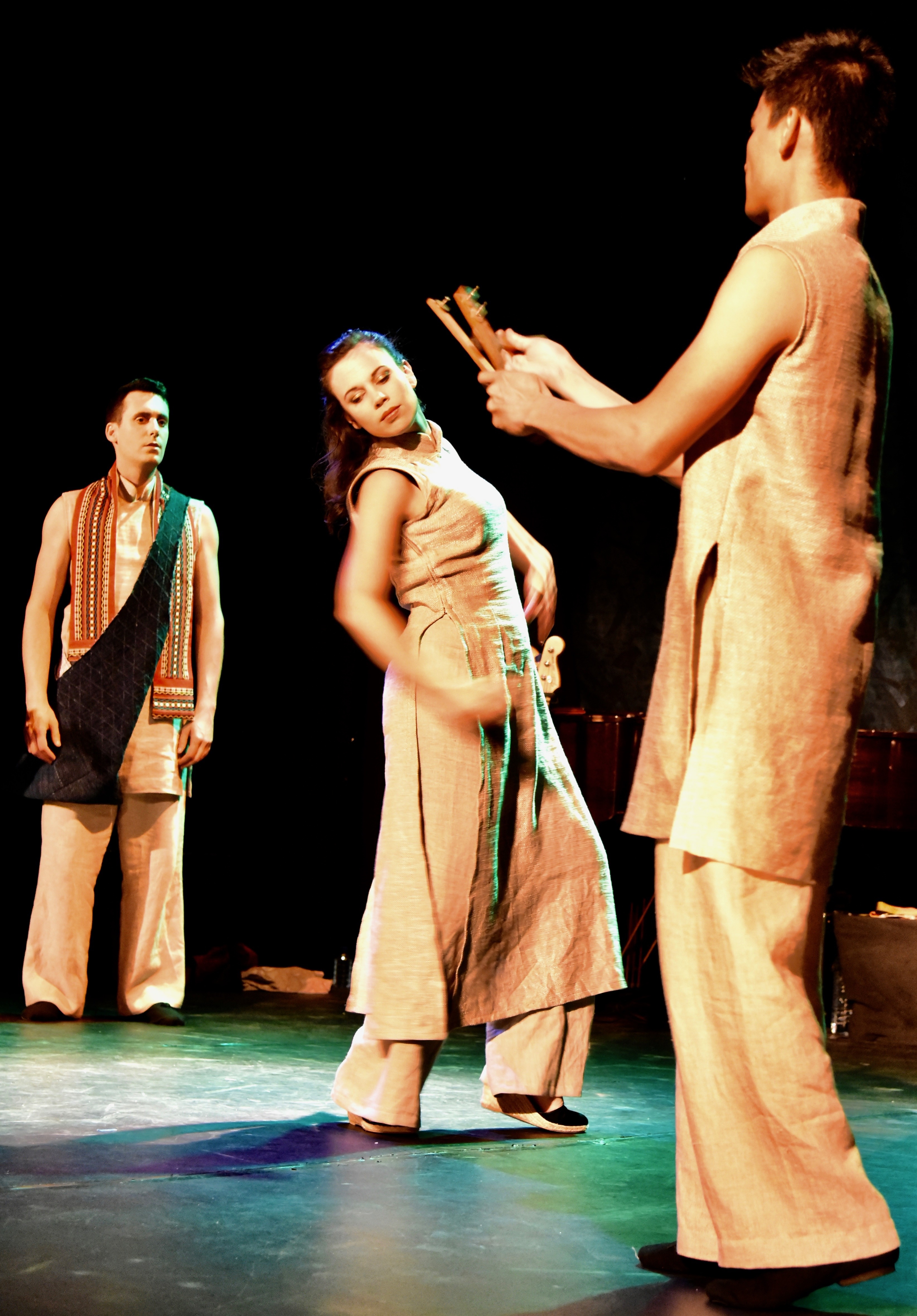 Kieu len san khau nhac kich anh 1