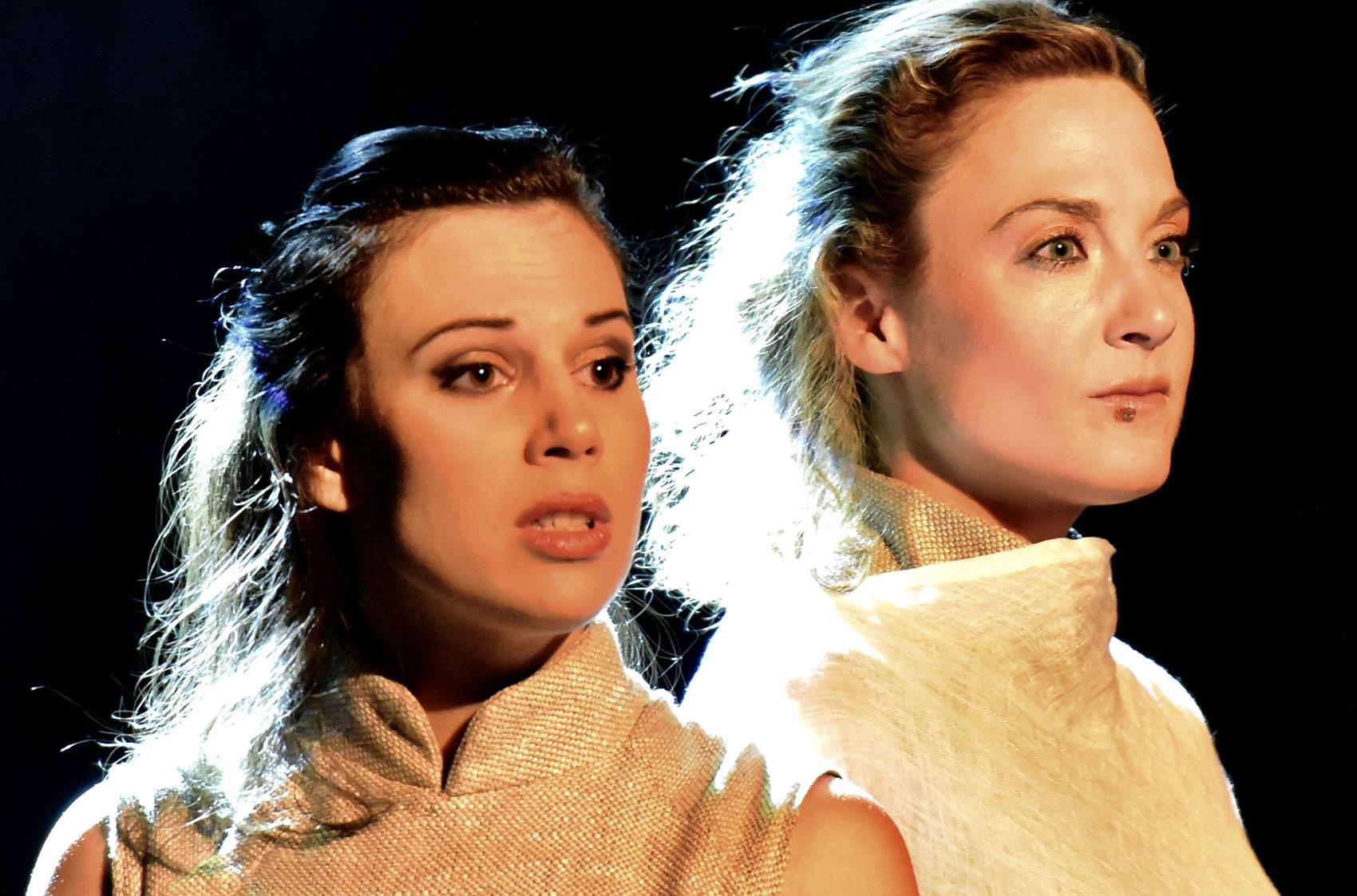 Nang Kieu tren san khau nhac kich hinh anh