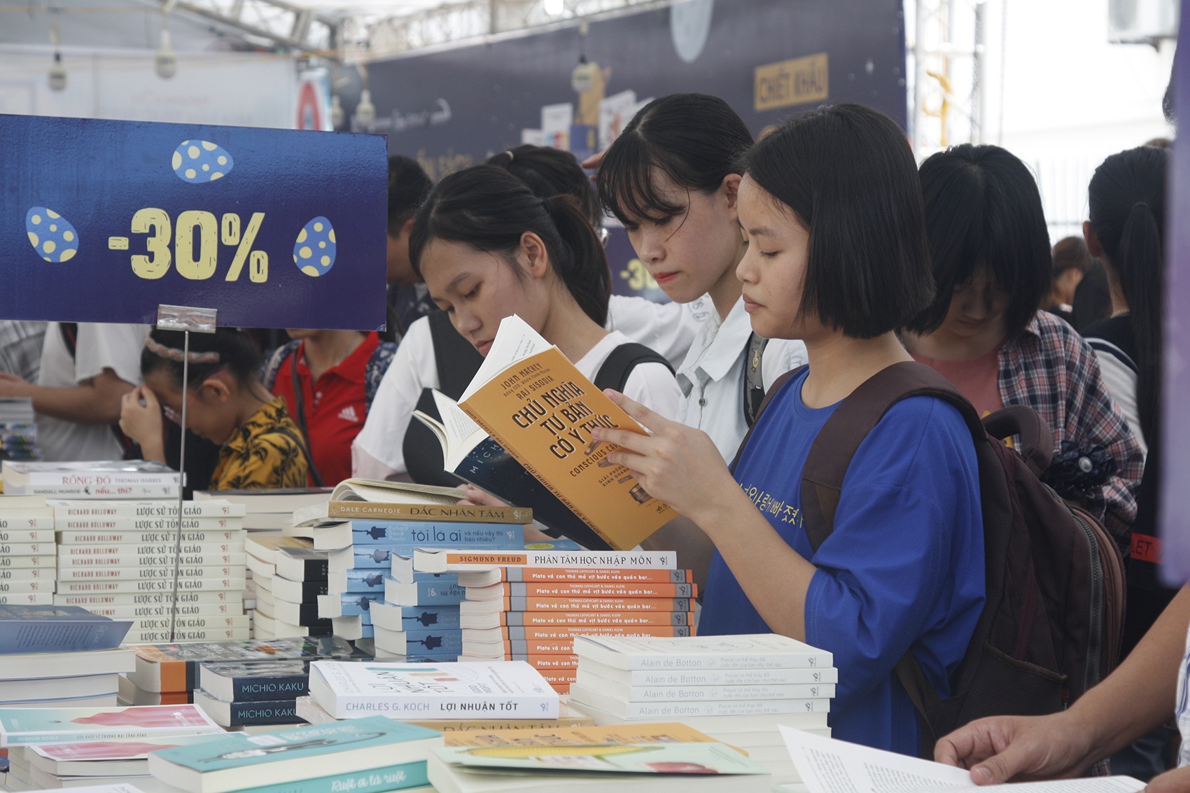 Hoi sach Ha Noi dong duc ngay cuoi anh 1