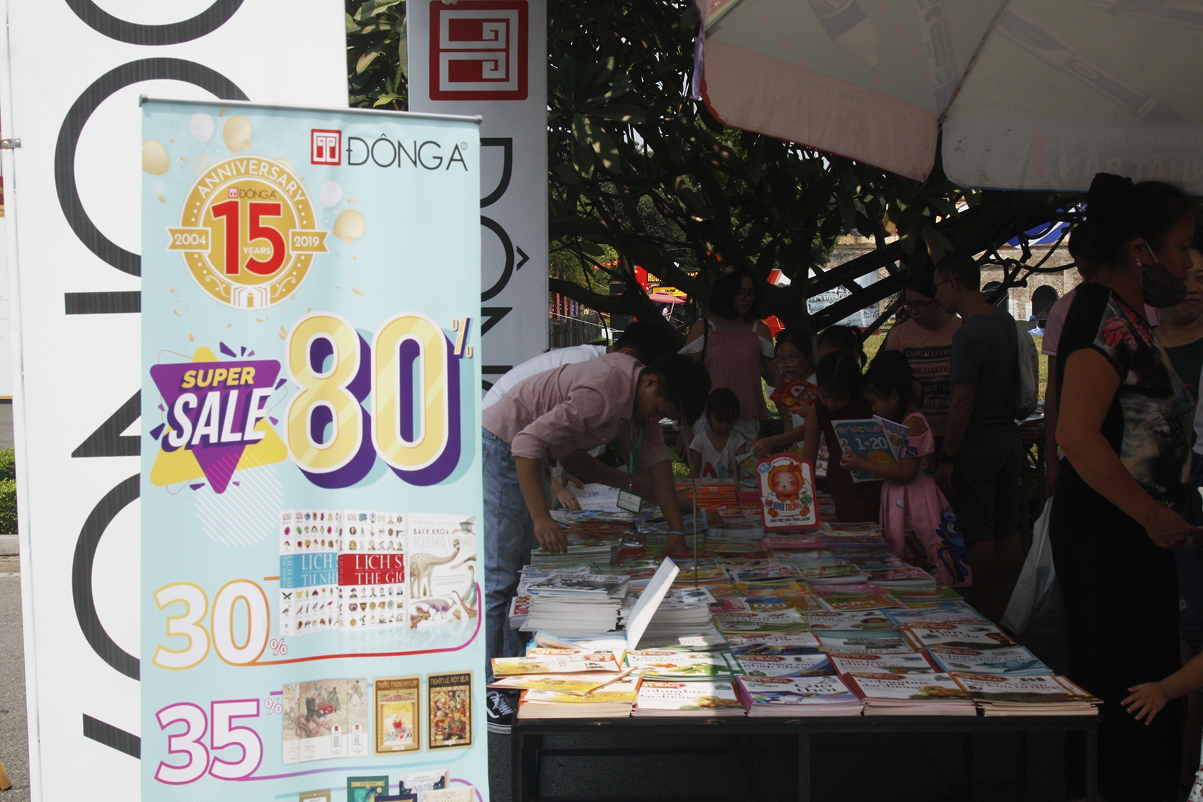 Hoi sach Ha Noi dong duc ngay cuoi anh 3