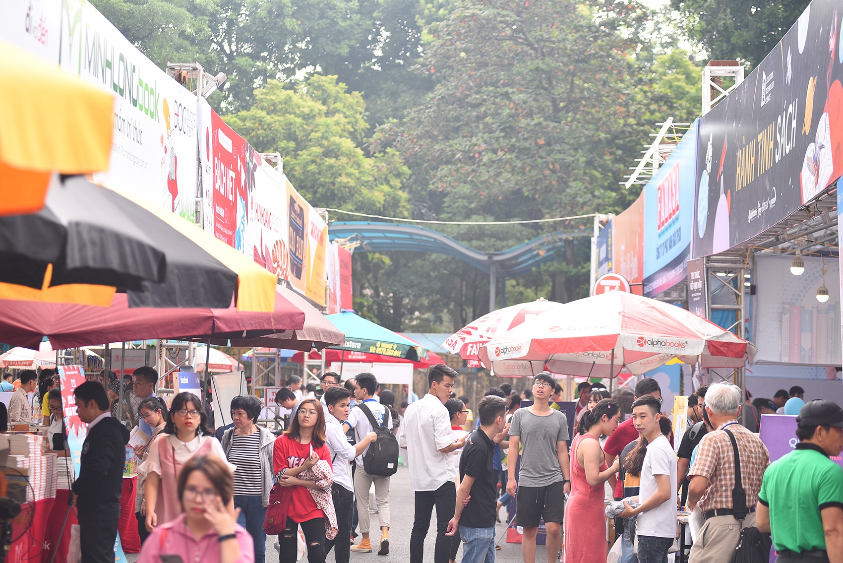 Hoi sach Ha Noi dong duc ngay cuoi anh 8