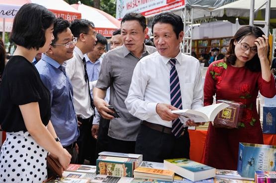 Hoi thao ve cai cach thu tuc hanh chinh trong linh vuc Xuat ban hinh anh