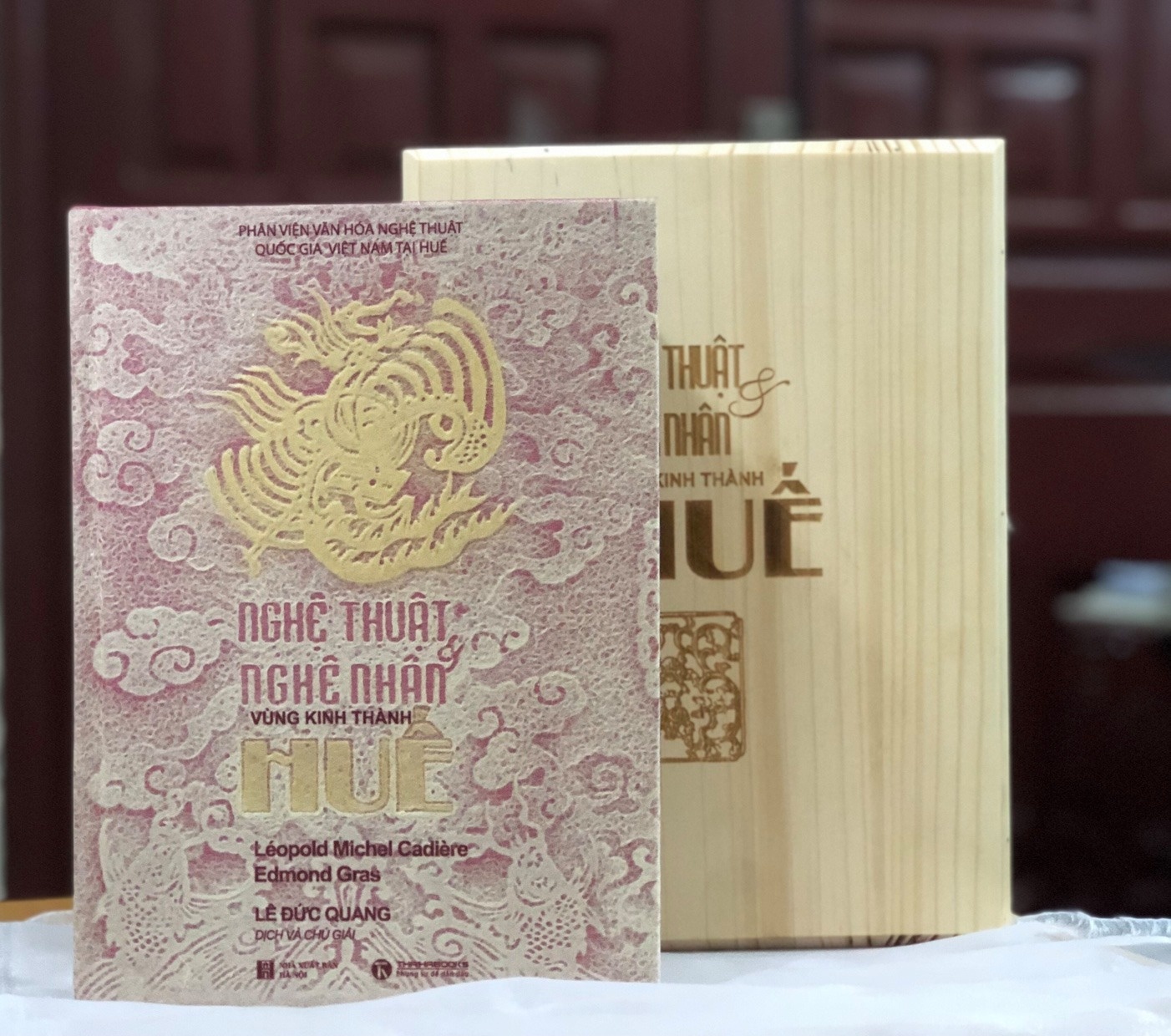 Sach ve Hue dau gia 54 trieu dong anh 2