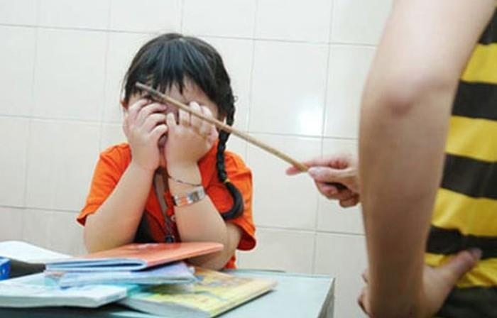 Cha me quan thuc cang it, tre cang gioi hinh anh