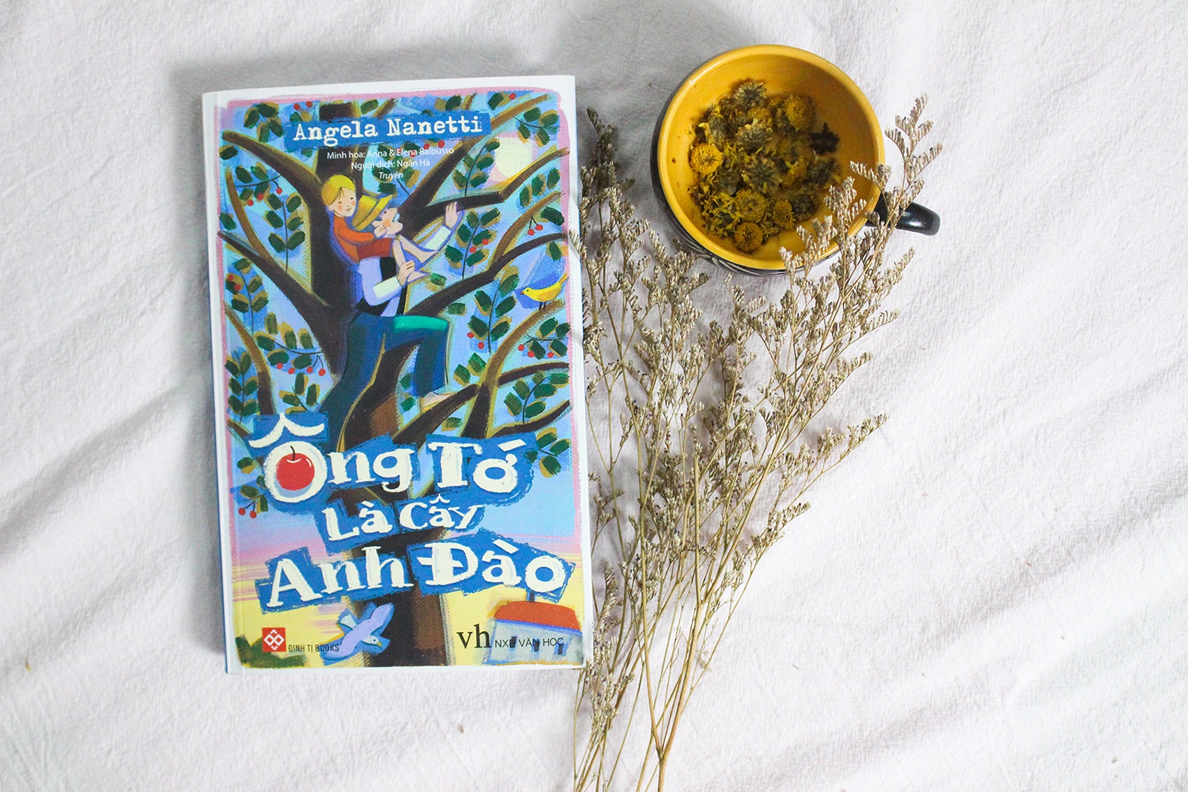 Review "Ong to la cay anh dao" anh 1