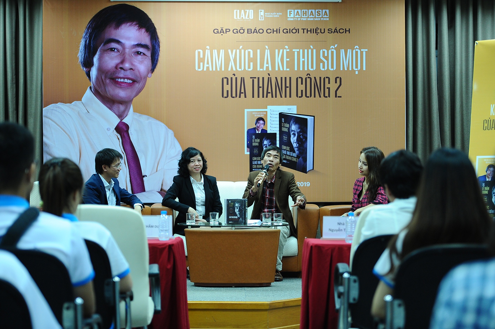 MC Thanh Vân là gan TS Lê Thẩm Dương ảnh 1 MC Thanh Van la gan TS Le Tham Duong anh 1