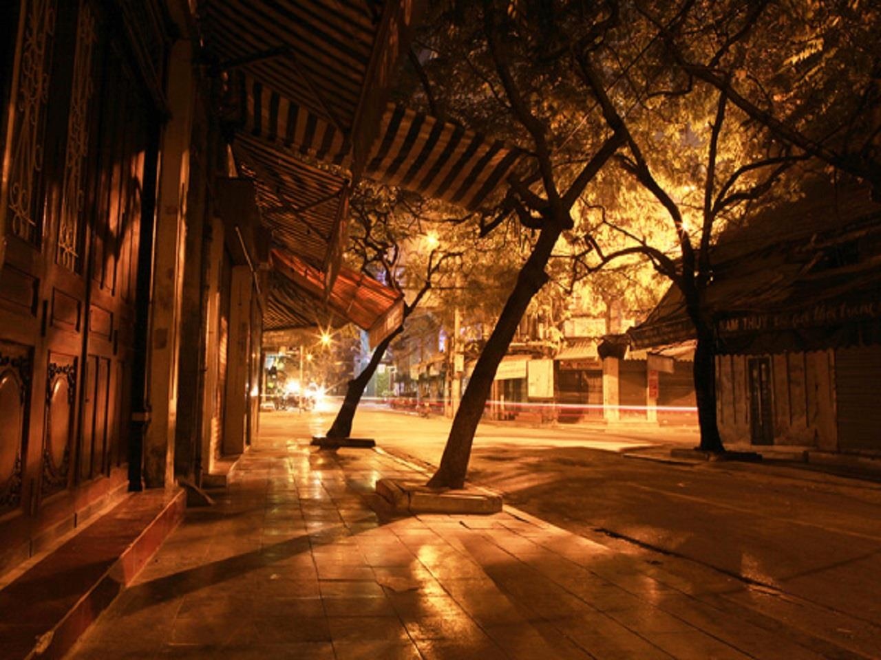 Dem dem pho song bang nhung nguoi ngoi im lang hinh anh