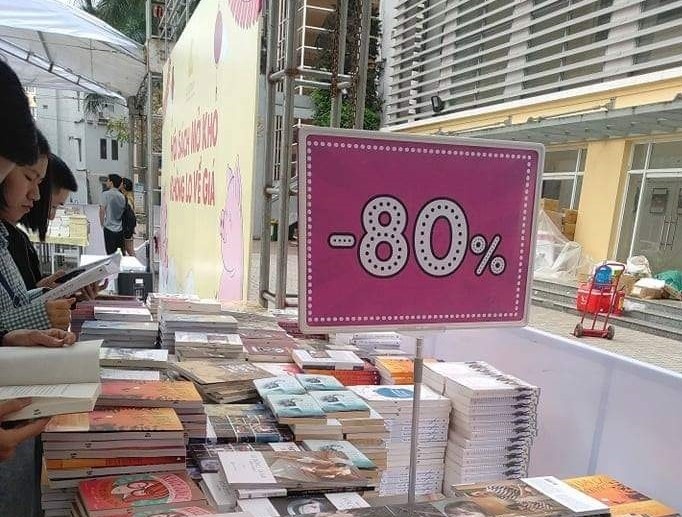 Hoi sach cho gioi tre sieu giam gia cuoi nam hinh anh