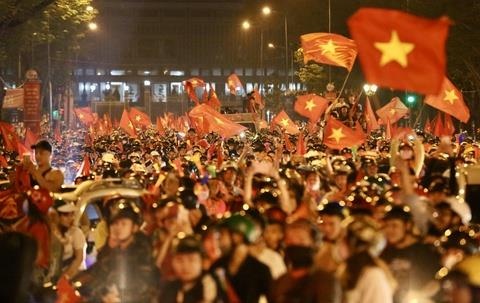 Dem nay, trai tim Viet Nam dap cung mot nhip hinh anh