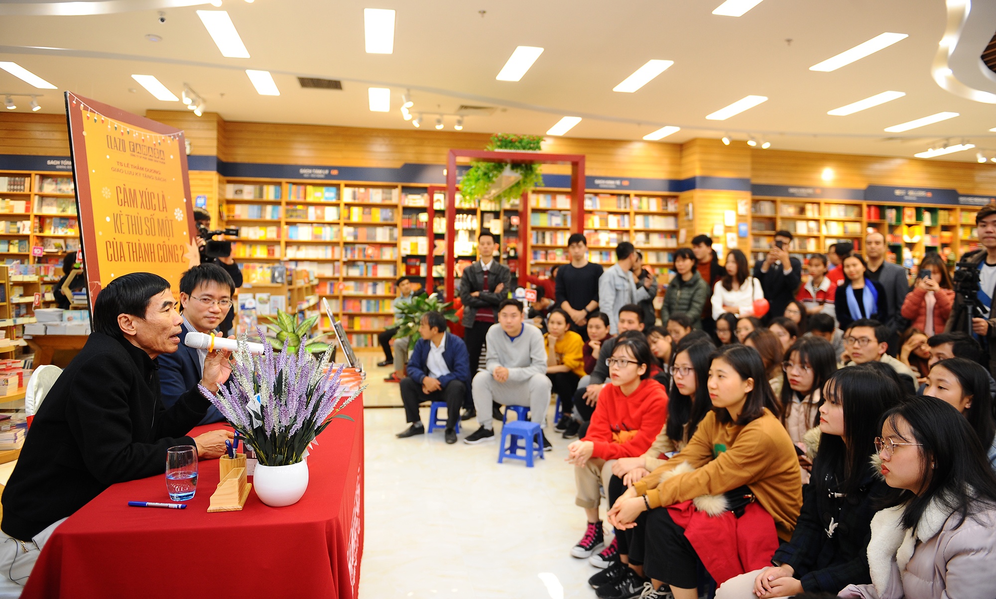 TS Le Tham Duong noi ve doc sach anh 1