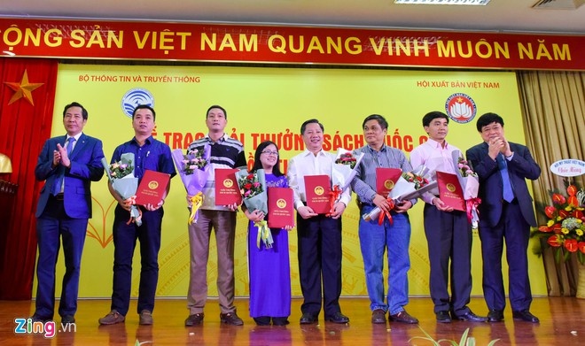 Giai thuong Sach Quoc gia lan hai anh 1