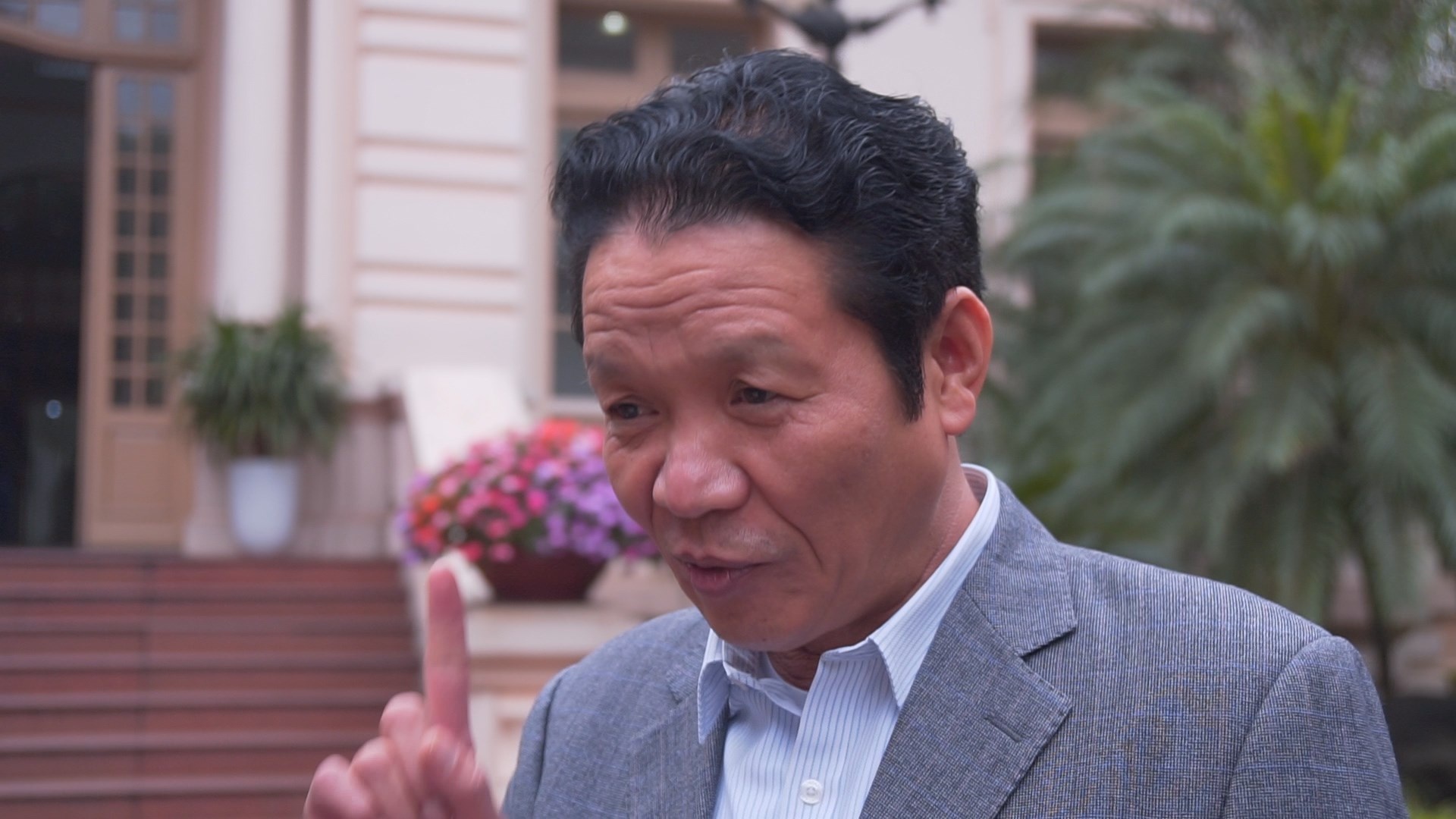 Ong Hoang Vinh Bao noi ve Giai thuong Sach Quoc gia lan 2 hinh anh