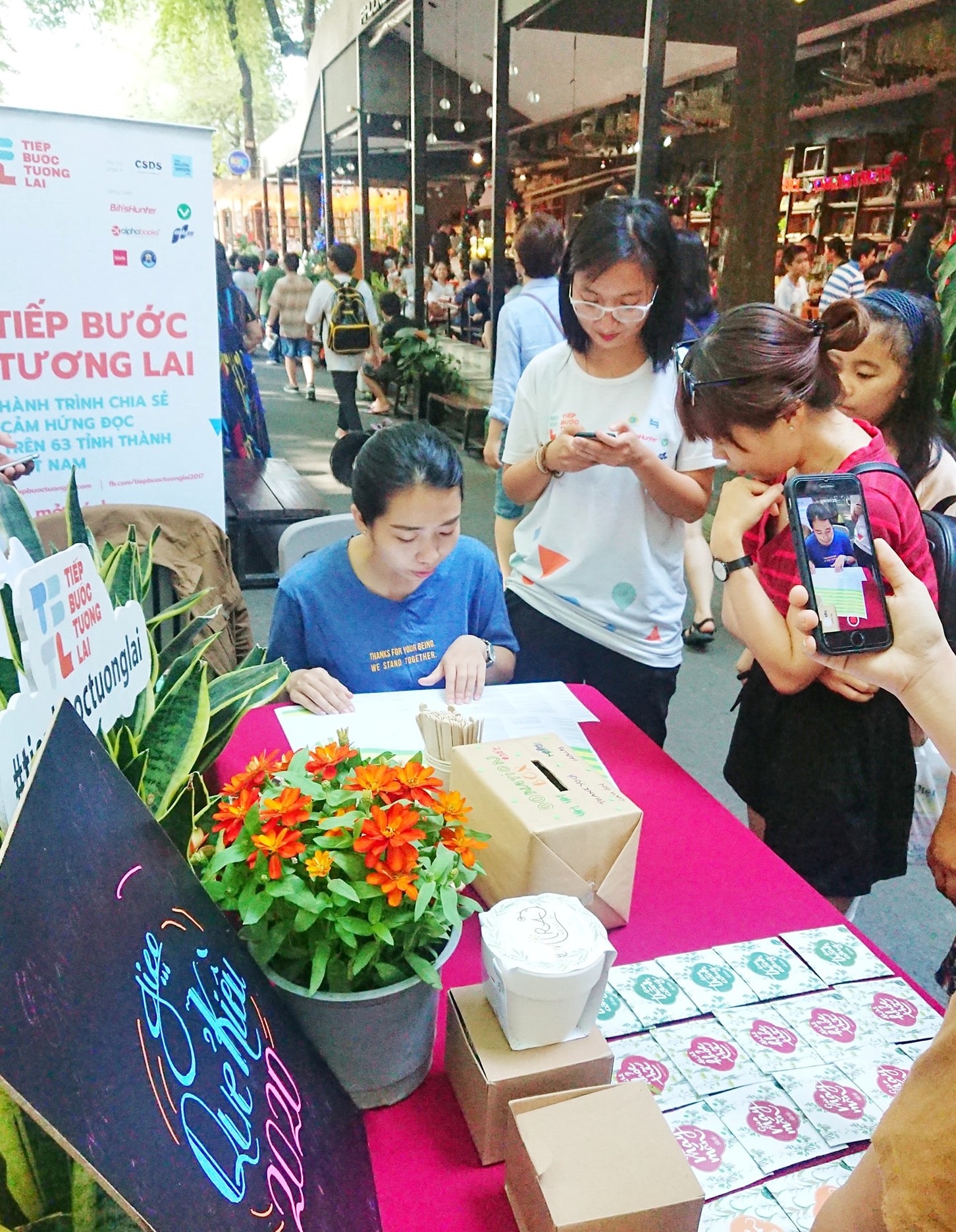 Trung bay sach dat giai Sach Quoc gia anh 2