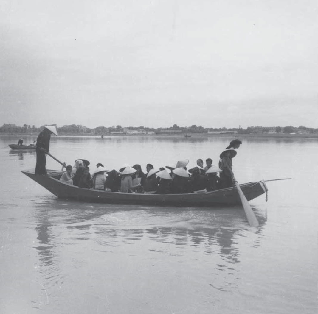 Anh hau dong the ky truoc anh 1