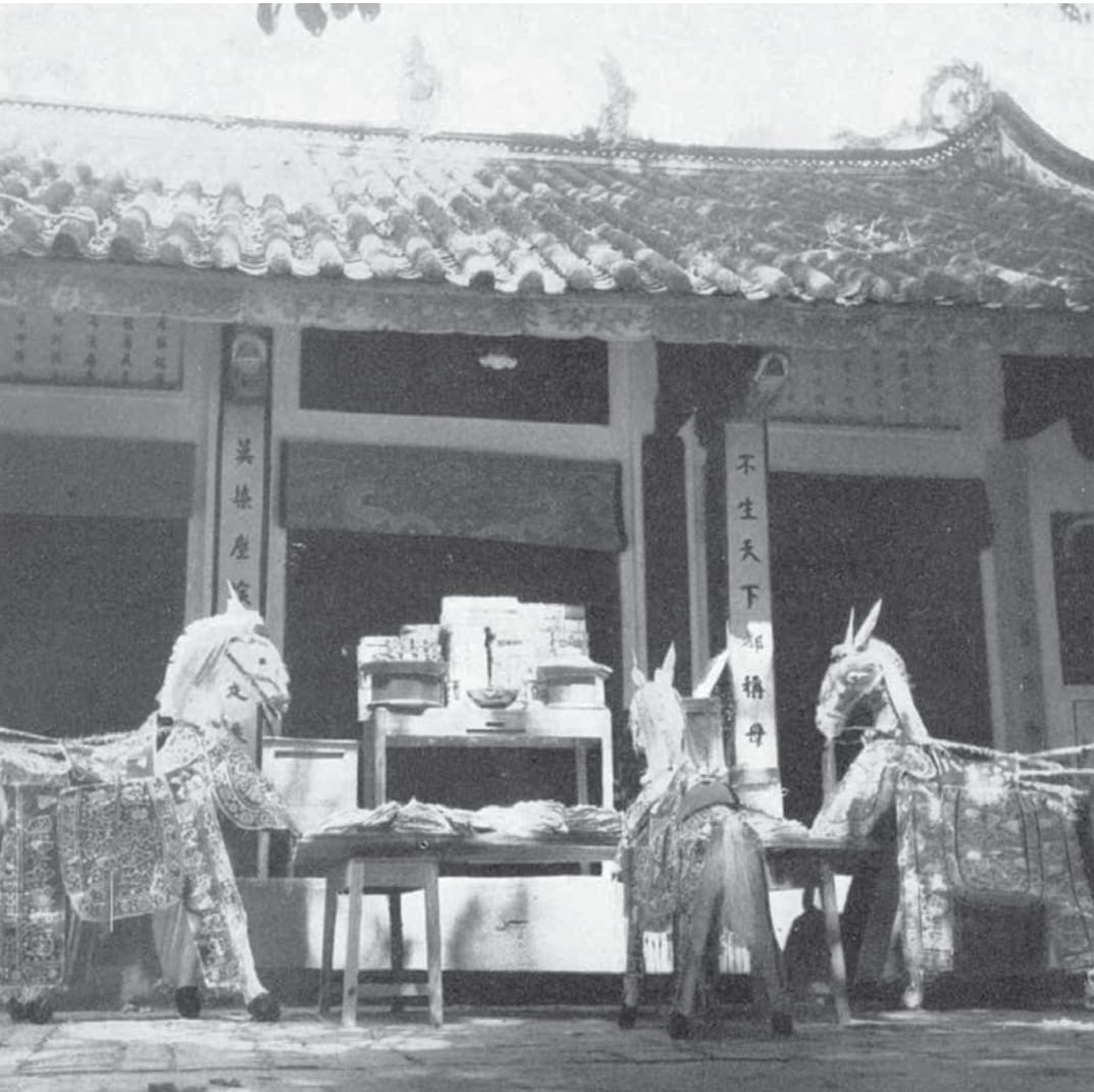 Anh hau dong the ky truoc anh 3