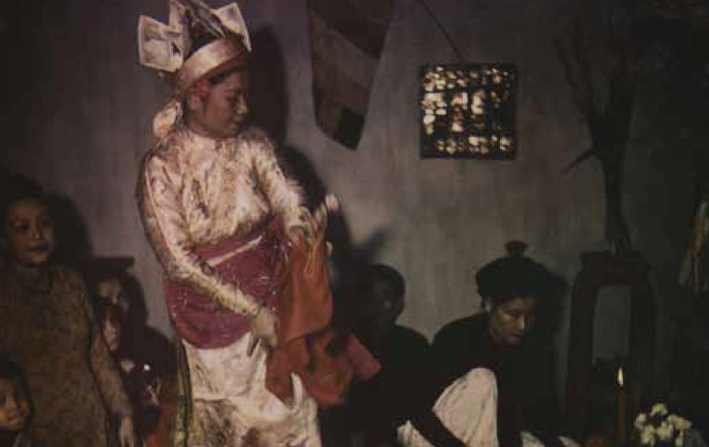 Can canh buoi hau dong 70 nam truoc hinh anh